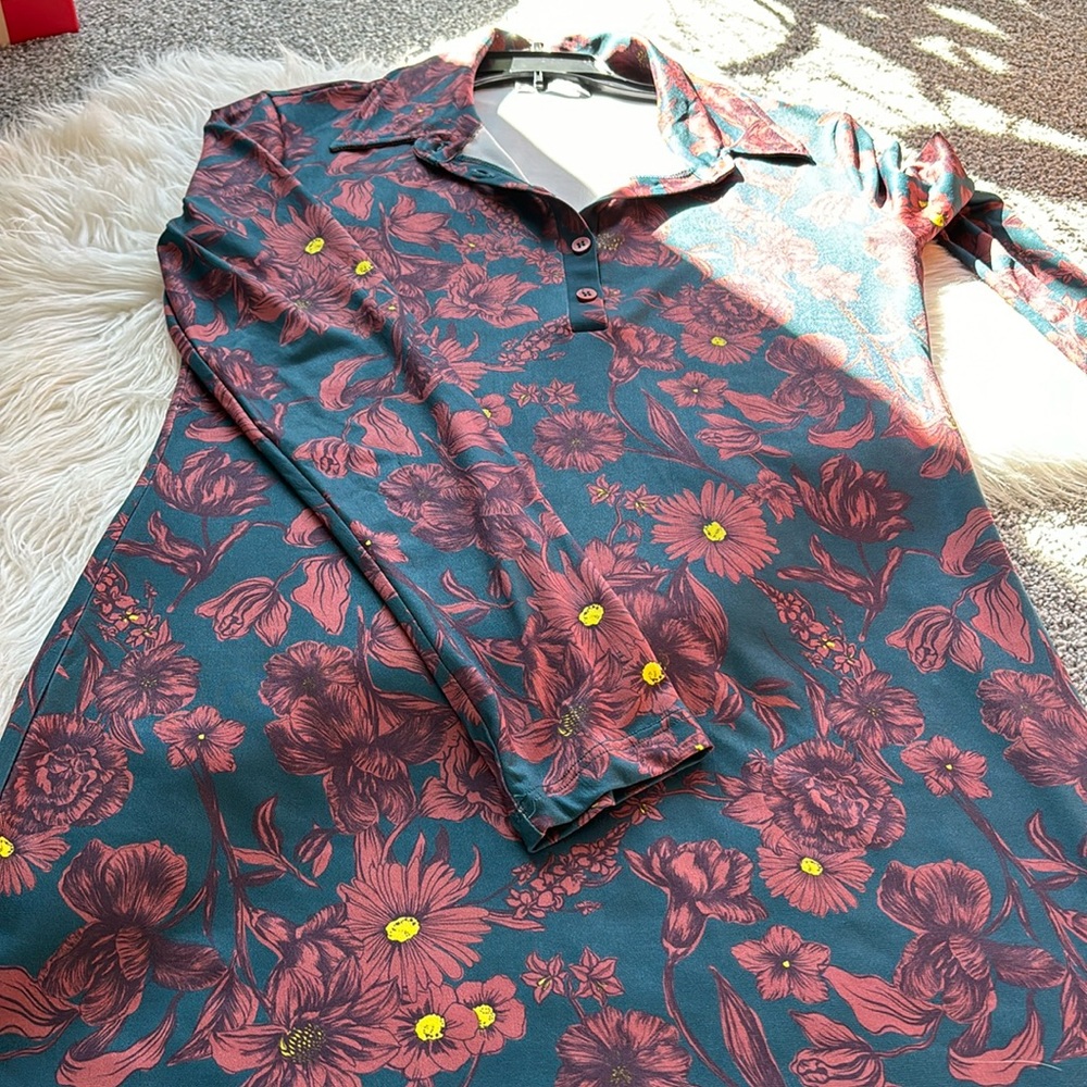 Beautiful dress never worn. Colors are stunning.
